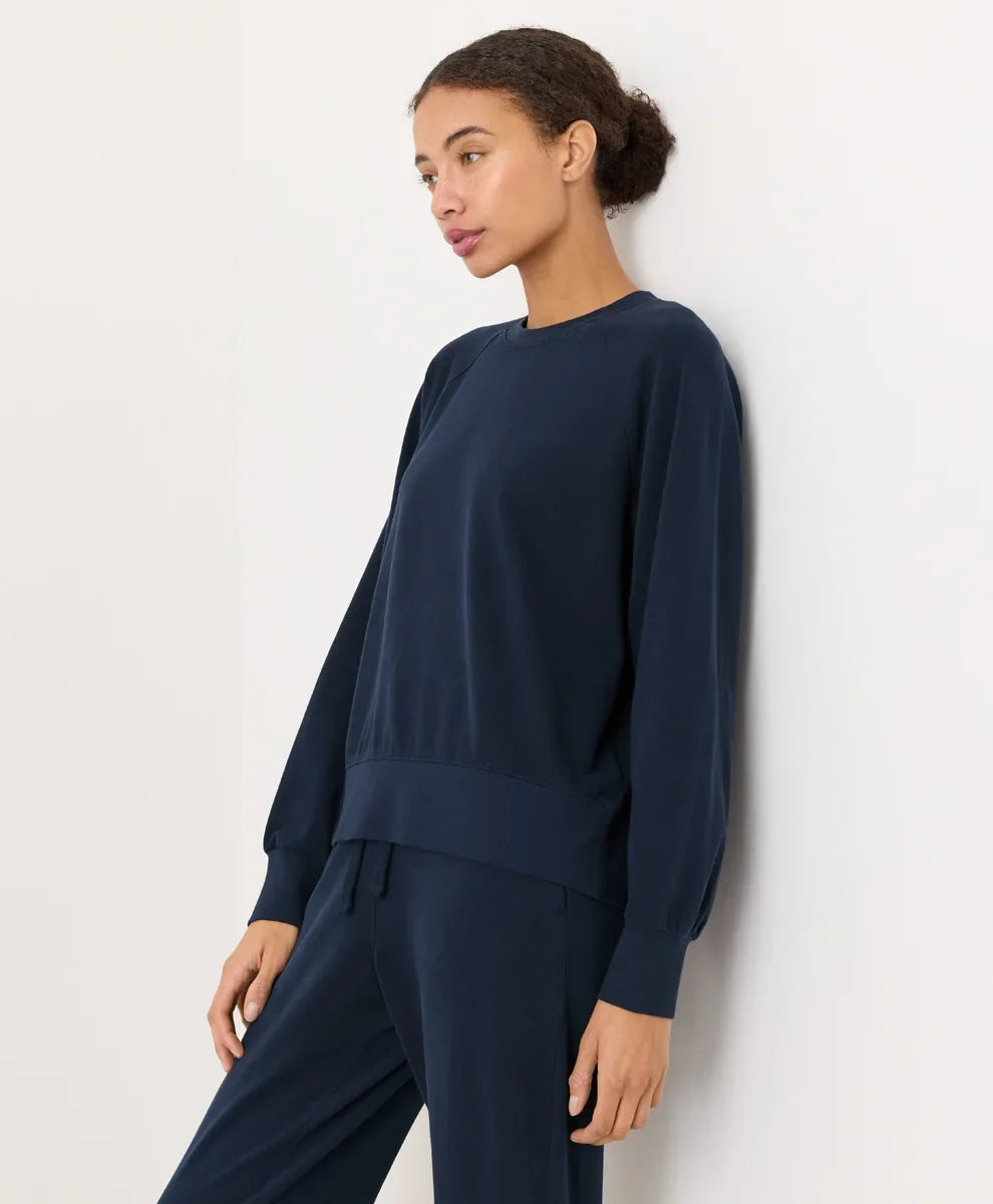 cloudknit raglan crew