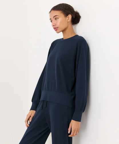 cloudknit raglan crew