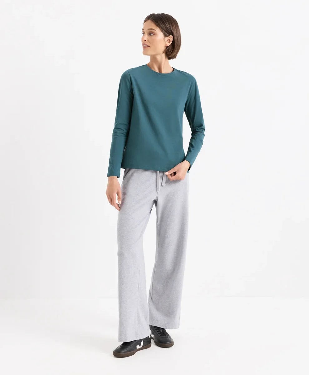 luxe essential crewneck long sleeve tee
