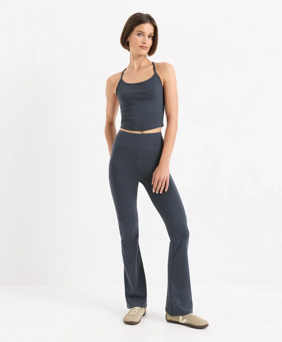 on the go-to contour bootcut legging