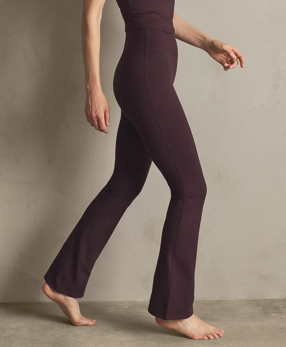 on the go-to contour bootcut legging