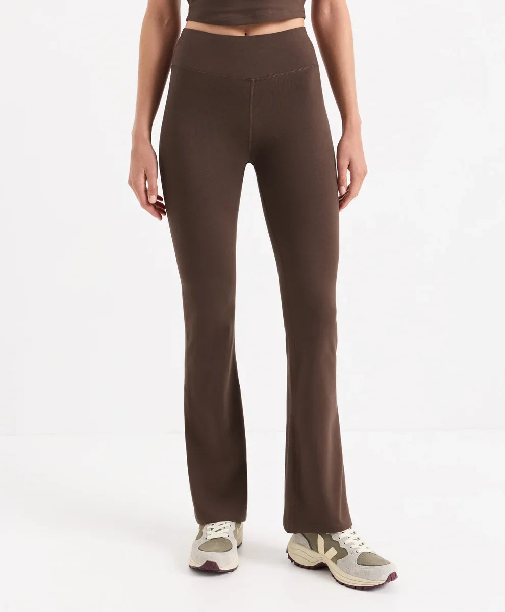 on the go-to contour bootcut legging
